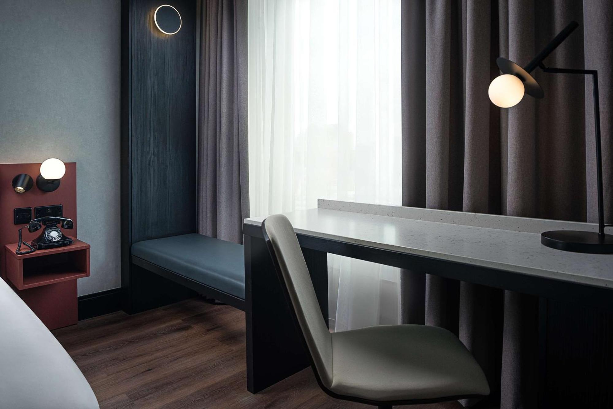 Hotel Radisson Red Galway Esterno foto
